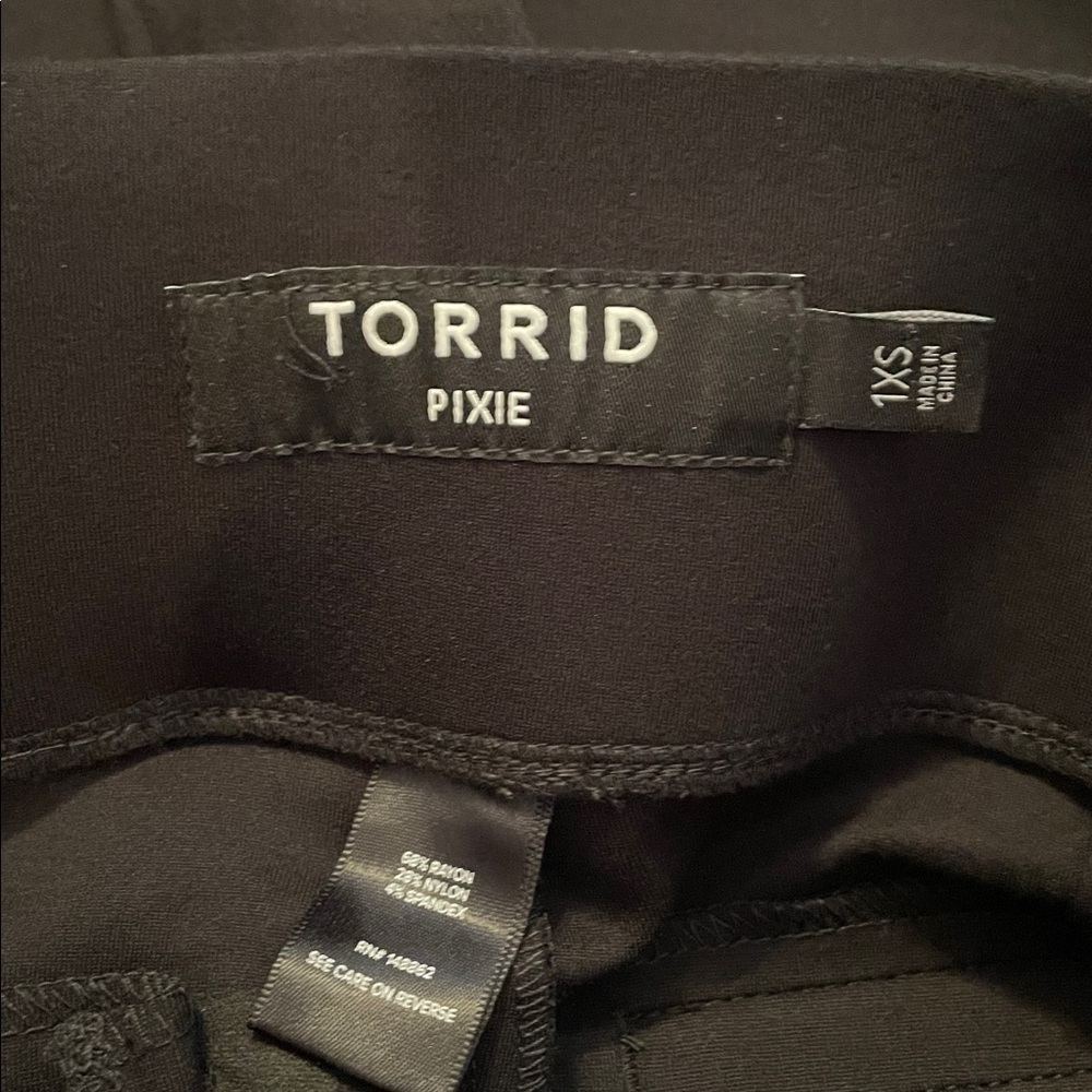 Torrid Pixie Pants Cropped Nwot - image 4